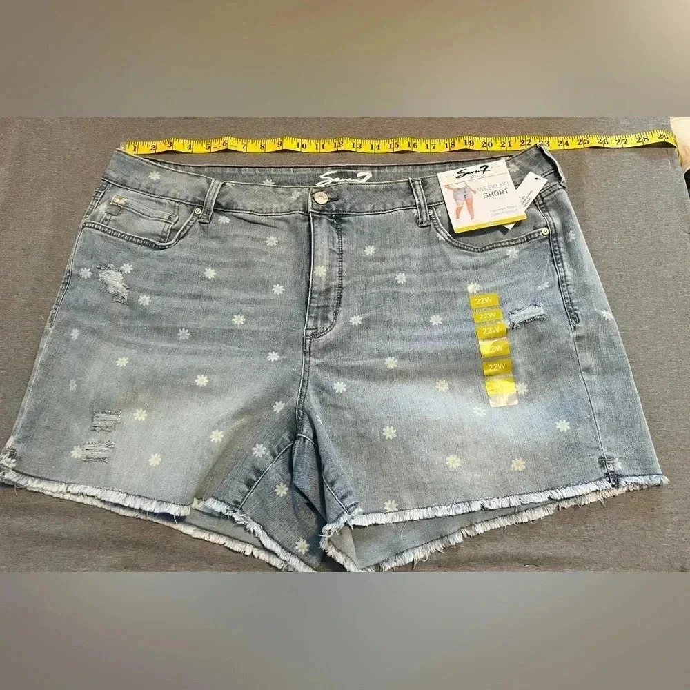 Seven 7 weekend shorts Jeans Daisy fray hem comfort stretch size 22 NWT